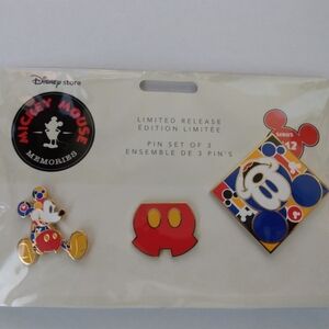 Disney Mickey Mouse Pin Set